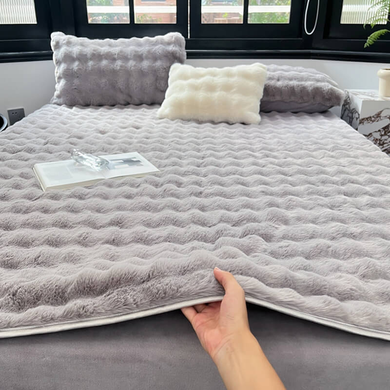 Deluxe Faux Rabbit Fur Anti-Slip Fitted Sheet Mattress Cover - Image 7